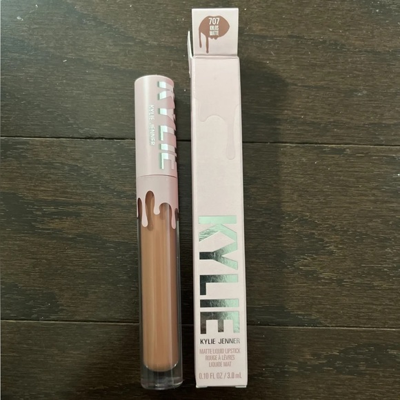 Kylie Cosmetics Matte Lipstick in Khlo$ - Picture 2 of 3